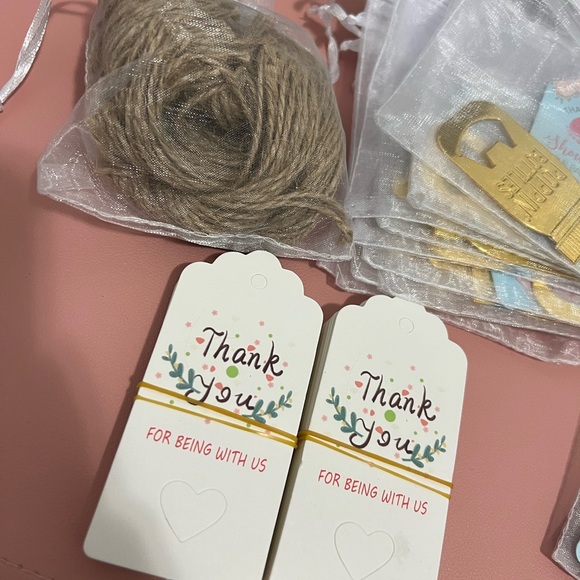Baby bottle opener party favour with extra thank you cards and string - Picture 2 of 4